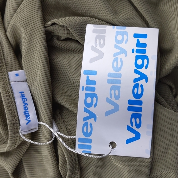 Valleygirl Top Size Med Khaki Green Short Sleeve Crop Ribbed Button Tie-up NEW - Picture 12 of 14